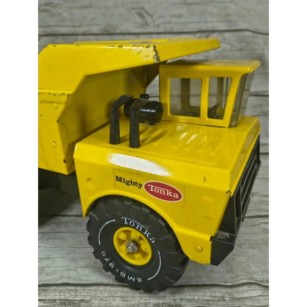 Vintage Mighty Tonka Dump Truck 1970s XMB-975 Yellow All Metal Frame